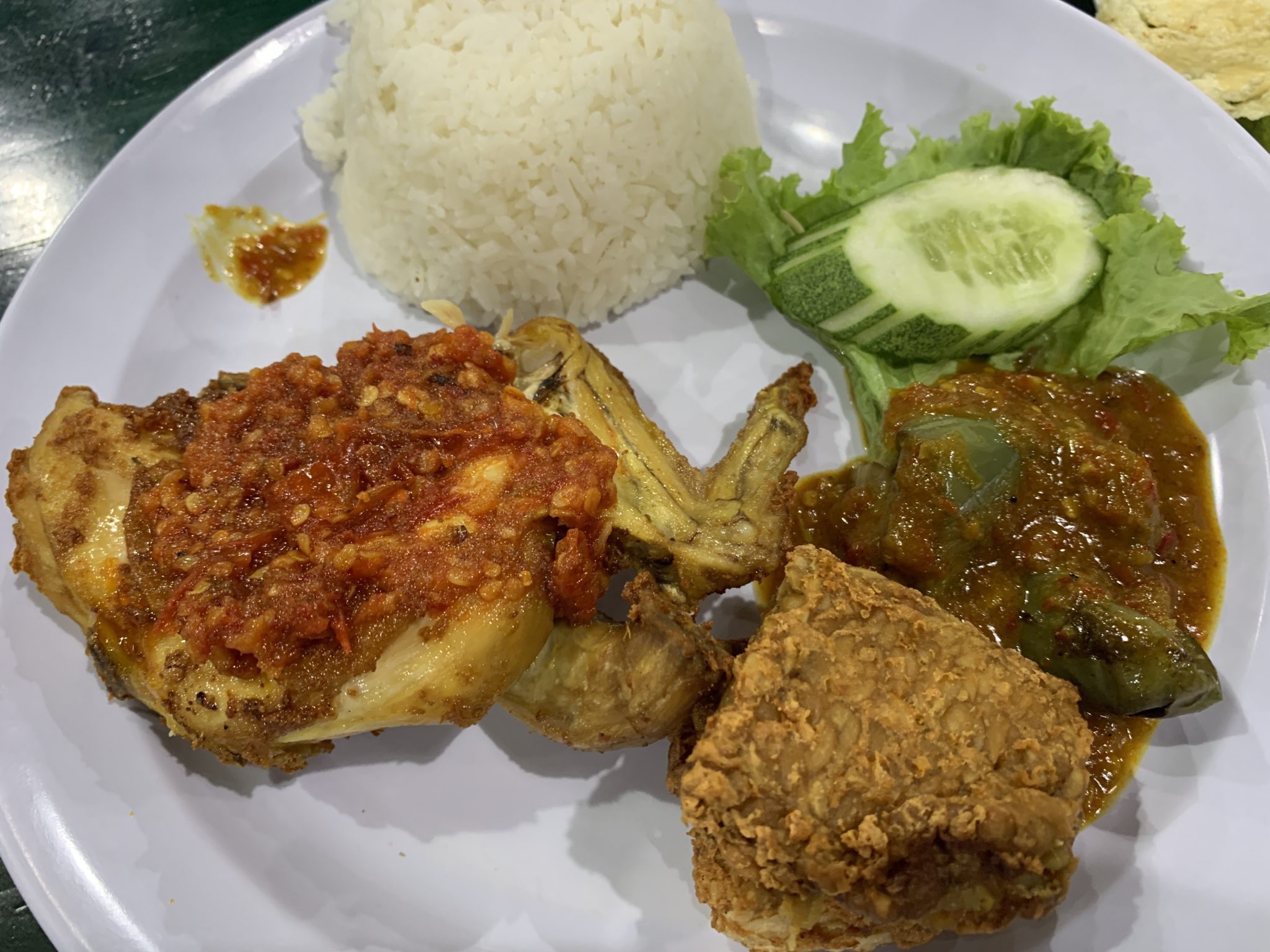 Makan Ayam Penyet Wong Solo – MAKAN MAKAN | DENNIS ZILL